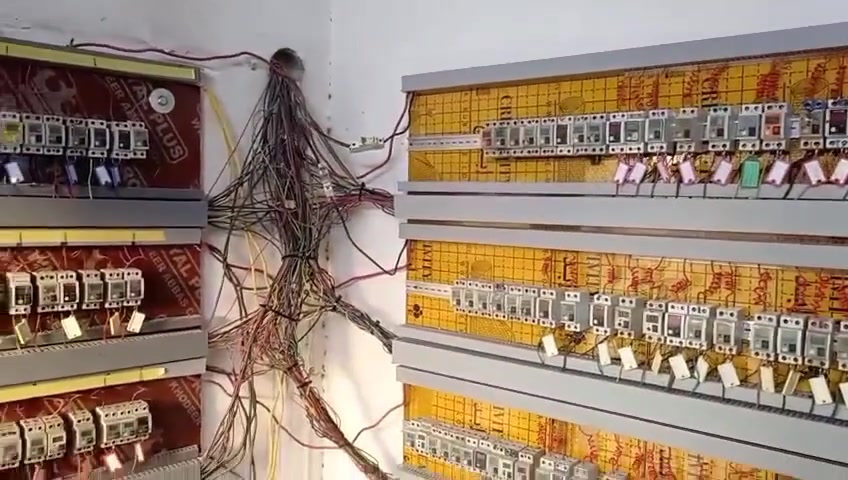 سلام عليكم اخوان احنه كادر لتصفية وترتيب وايرات المولدات انشيل الواير التالف والمتروك ونرتبه مثل الضفيره عندك نقل جوزات او بوردات تنضيف التيوله اتصل وتدلل ***********
