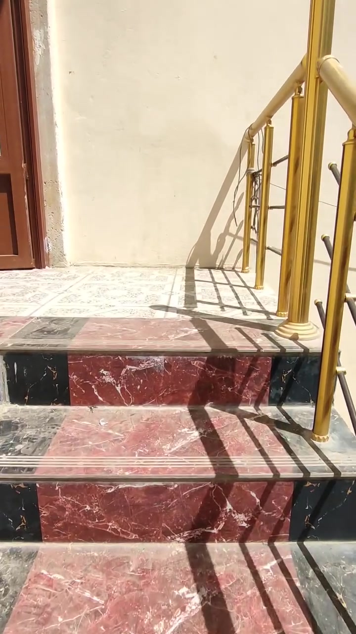 شقة ممتازة للأيجار حي الحدباء
كراج استقبال مطبخ صغير
غرفتين نوم وصحيات
مع سطح كامل
بدل الايجار 350 وبيها مجال

للمعلومات
***********
***********
