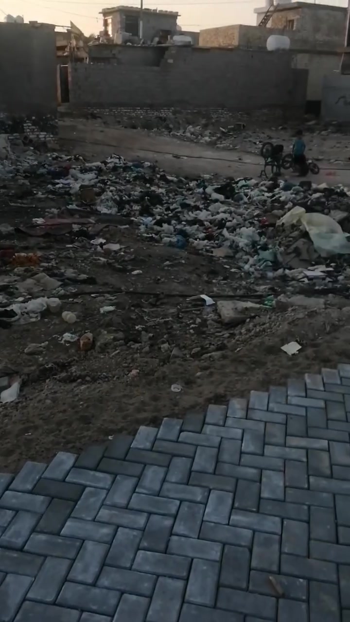 سلام عليكم ورحمة أرض للبيع المساحه 450 كل 150 تنباع وحد ماجور مولد الاثير مي مجاري كهرباء انترنت شارع مقرنص معروضه عند مكتب الاخوين بداره ابو ماجد الزيداوي الاستفسار علئ رقم الهاتف ***********
