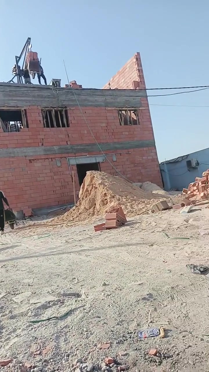 سلام عليكم  ونج نحاله بانزين لتصعيد جميع مواد البناء طابوك رمل اسمنت اشتايكر زميج مرمر اكرانيت سيراميك فرمستون ابلوك  من الطابق الأول الئ الطابق العاشر التزام بلمواعيد واخلاص بل*********** شغلي جميع مناطق بغداد
