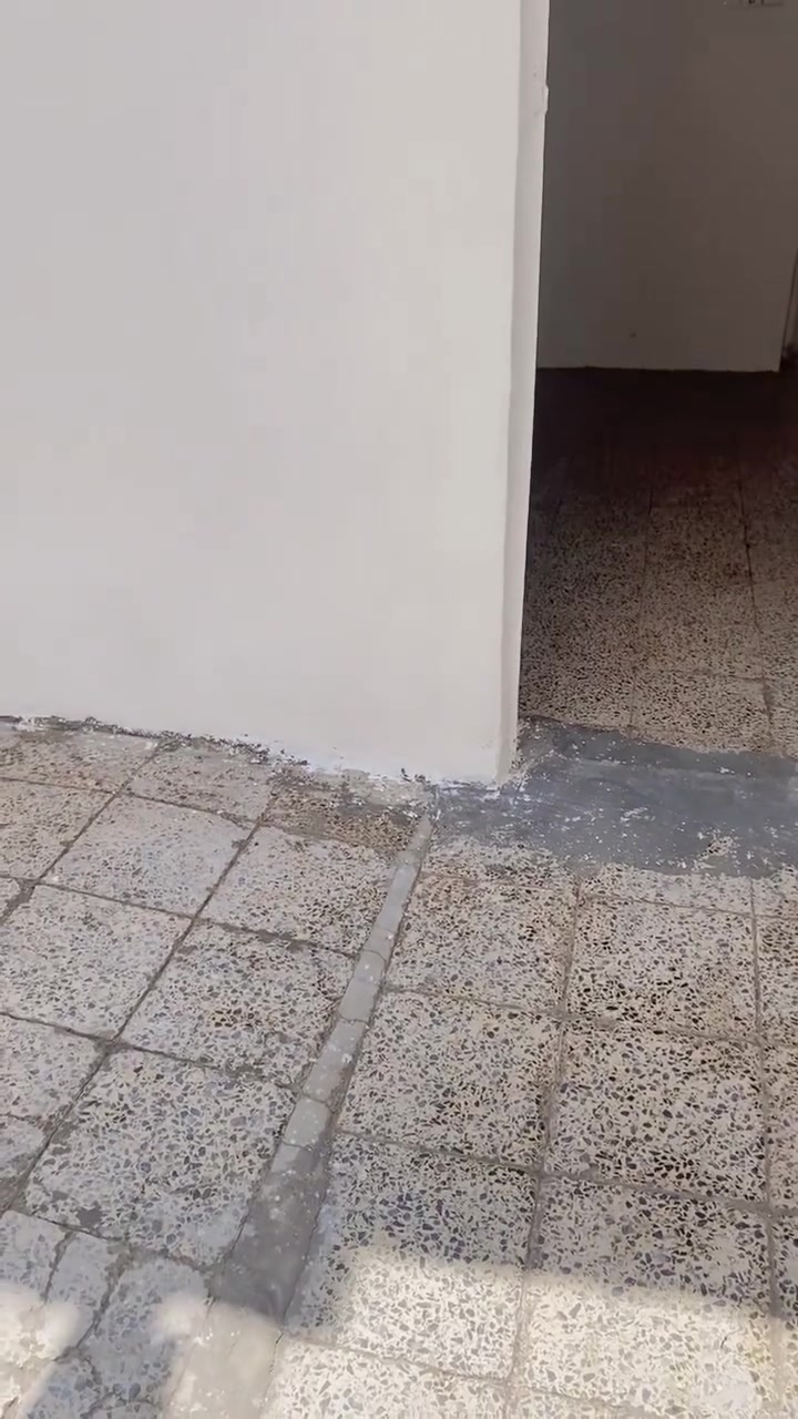 السلام عليكم بيت للايجار الرمادي الاسكان قرب اسواق الفجر *********** رقم صاحب الدار الي رايده يتصل على هذا الرقم
