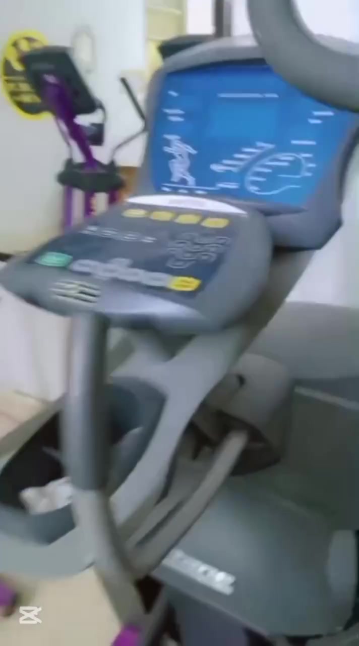 للبيع جهاز كروس ترينر / أوربتراك احترافي من شركة Octane Fitness الغنية عن التعريف، مستورد بالة (ستوك قاعات أمريكية).النظافة: 85% (بحالة ممتازة جداً، ميكانيك وإلكترونيات شغال فحص 100%).التحمل: وزن مفتوح وثقيل يتحمل لحد 181 كيلو.بدون كهرباء: يعمل بالطاقة الذاتية (توليد ذاتي بحركة اللاعب) بدون وايرات. للاستفسار اكثر الاتصال على رقم ***********
