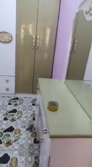 سلام عليكم غرفه نوم تركي نضيفه ٨ باب ارتفاع كنتور مترين ونص لون مميز سعر ٧٠٠ عنوان سلمان باك ***********
