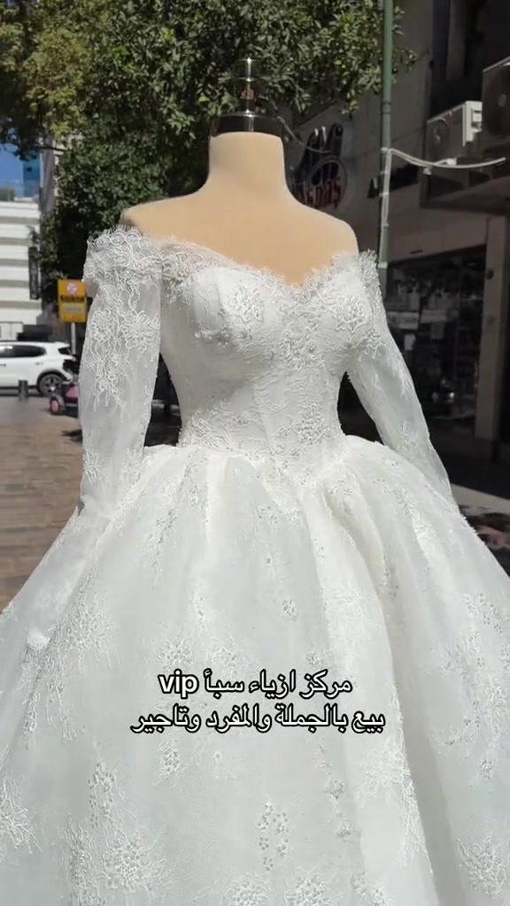 

نص مكتوب في الصور:
- مركز ازياء سبأ vip بيع بالجملة والمفرد وتأجير