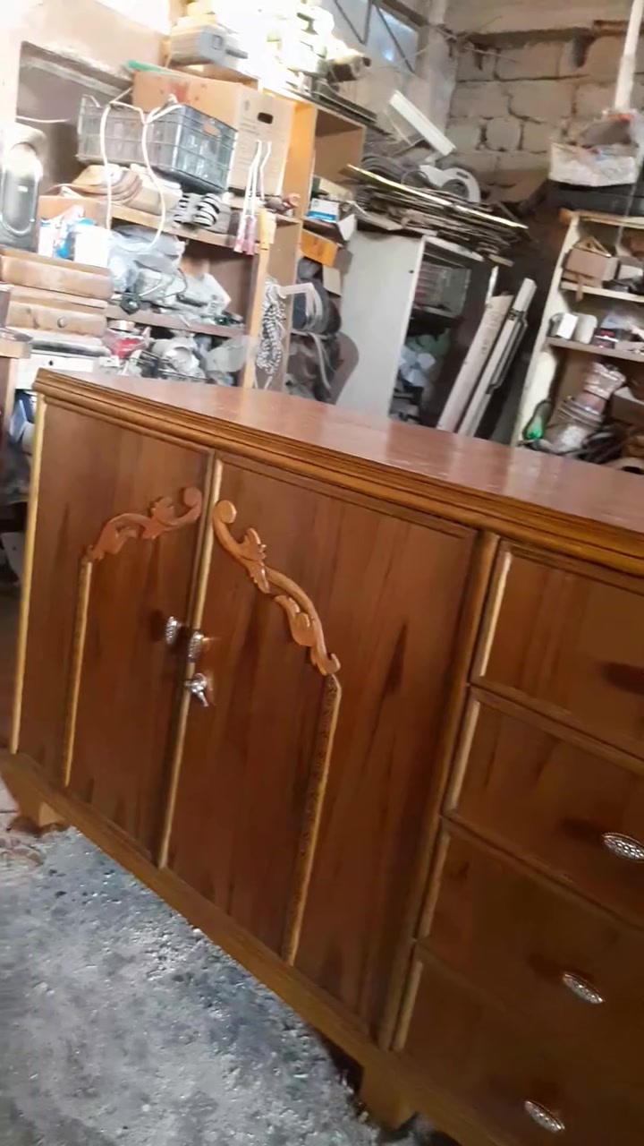 معمل نجارة بركة الرحمن بأدارة ابو ضحى النجار عنوان المعمل شارع الحولي التحرير مجاور جامع عمر ابن عبدالعزيز رقم الهاتف ***********
اخوان هذا مو فقط تصوير من يجي يستلم نصعد كدامه ثلاث خمسة اشخاص يقتنع بعدين ياخذه

