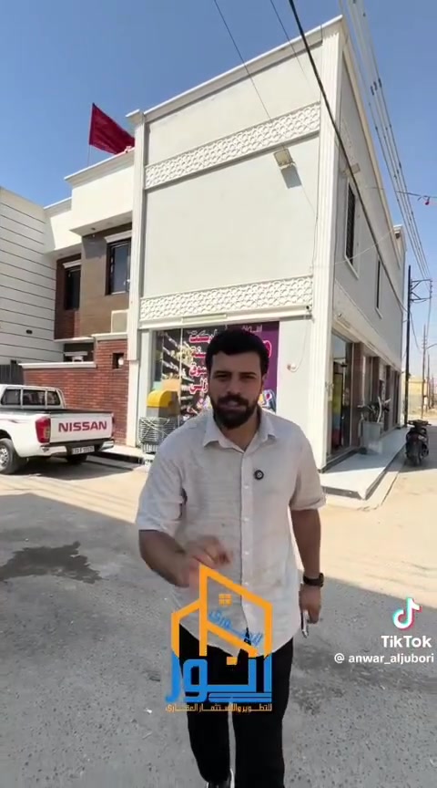 الى اصحاب الاستثمار فرصه استثماريه بنايه للبيع ٢٠٠م واجهه ١٦.٦٧نزال ١٢تحتوي البنايه على ٤محلات وشقه وبيت ٤غرف نوم واستقبال وحولي وصحيات بناء فوق الدرجه الاولى تقع في البوعيثه مجمع العيثاوي  للاتصال خاص او مكتب جبل الوادي للعقار والاستثمار ***********و***********
