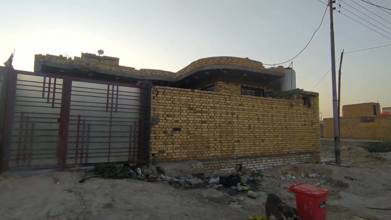 بيت للبيع
المساحه 230
بناء حديث صاله سنه خريطه مرتبه 
سبب البيع مطلوب فلوس على البيت 
خامس بيت عل الشارع العام 
شارعها 10متر 
 بناء كله طابوك رباط وبتلو وسكف كونكريت 
ديوانيه 9امتار صالتين وحده 6والثانيه 8 كبار 
غرفتين جاهزات سراميك كامل بياض كامل فقط الصاله بياض تحتاج صحيات كلشي كامل عندك
ارضيه وجدار سراميك كامل مكمل ماي كهرباء مولد كلشي جاهزه 
تابع الفيديوا 
العنوان //ناصريه جامعة ذي قار منطقة الساده ال محمود 
الاستفسار تعال خاص وبخدمتك 
***********
