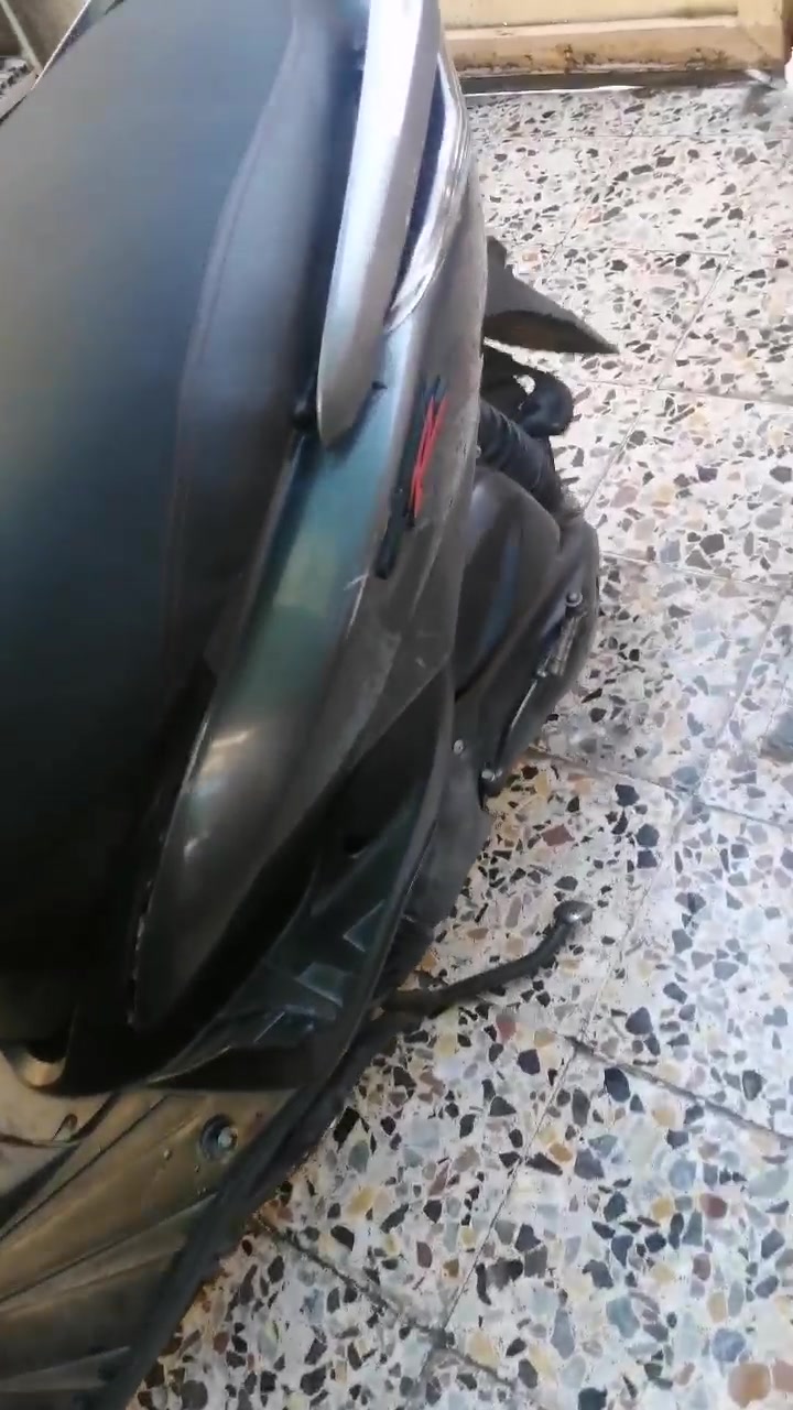 السلام عليكم ثعلب نوزل للبيع دراجة نظيفة بلادية بس اكو كسر بالكفر صفح مبين بالمقطع الدراجة شلعة ومعدل بس اليدات مال بريك مرجعهن بلادي السعر 550 العنوان بغداد حي اور الرقم ***********