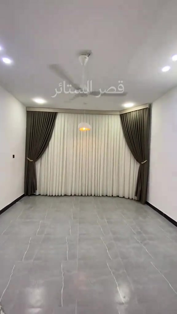 قصر الستائر ***********  العمارة-قطاع28-شارع الاطباء-مقابل مجمع الكوخ 

نص مكتوب في الصور:
- قصر الستائر