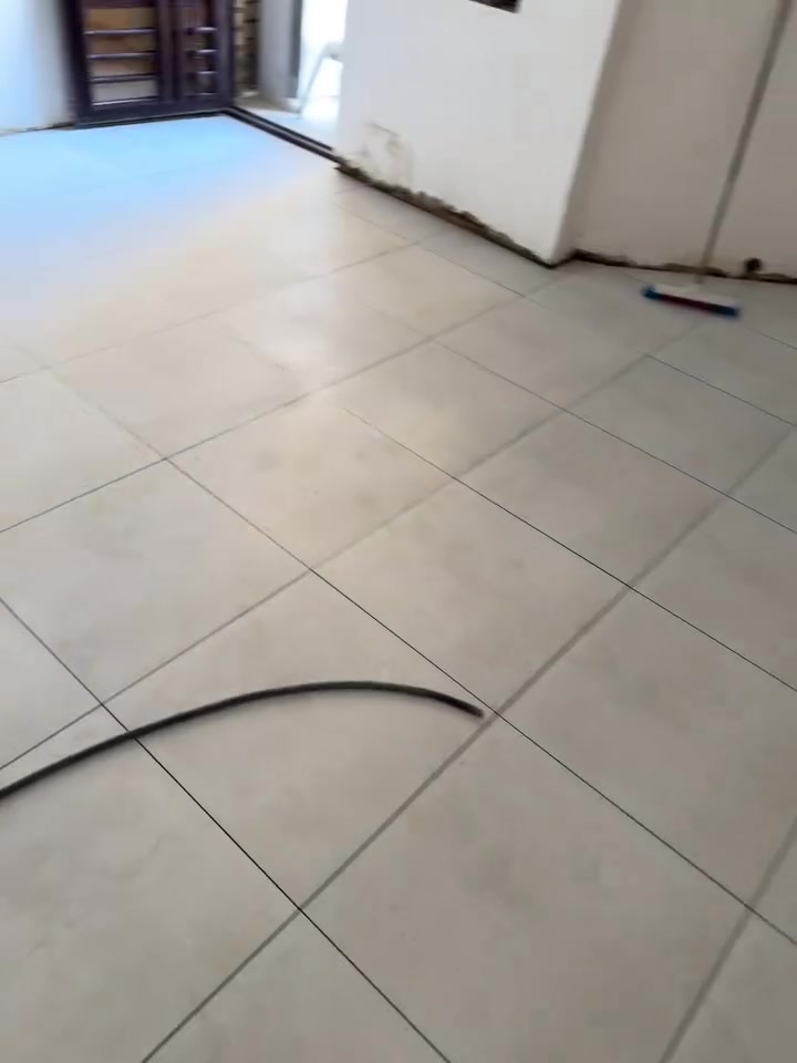 السلام عليكم عمل ارضيه وجدران وشغل حلو وأسعار معقوله
***********
