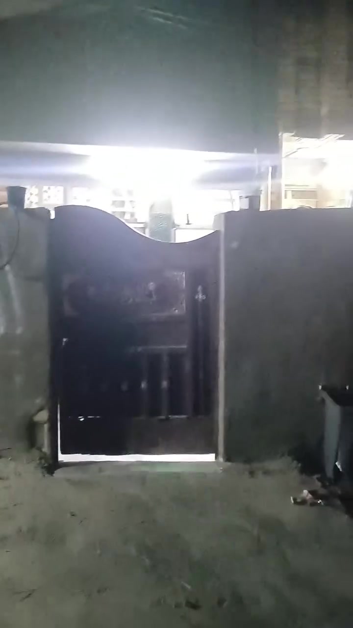 السلام عليكم بيت ١٠٠ متر بشارع ٢٠ قريب كلش ع شارع العام بيت جاهز بناء حديث جاهز من كلشي التواصل ***********
