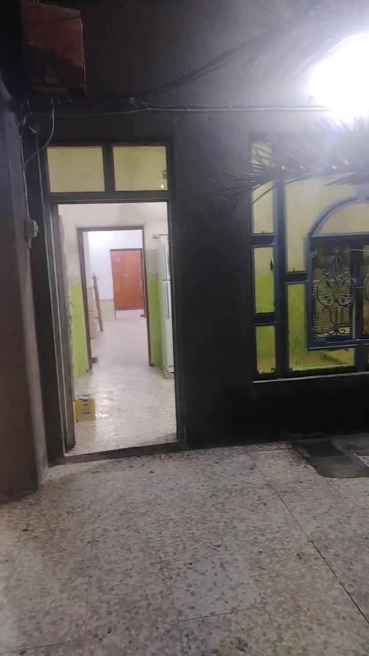 بيت للبيع مساحة البيت 220 خلف الملعب غرفتين صالة مطبخ براني الشارع رقم 3 البيت نظيف رباط ولتن بناء طابوك عكادة السعر وباقي التفاصيل خاص او اتصال ***********
