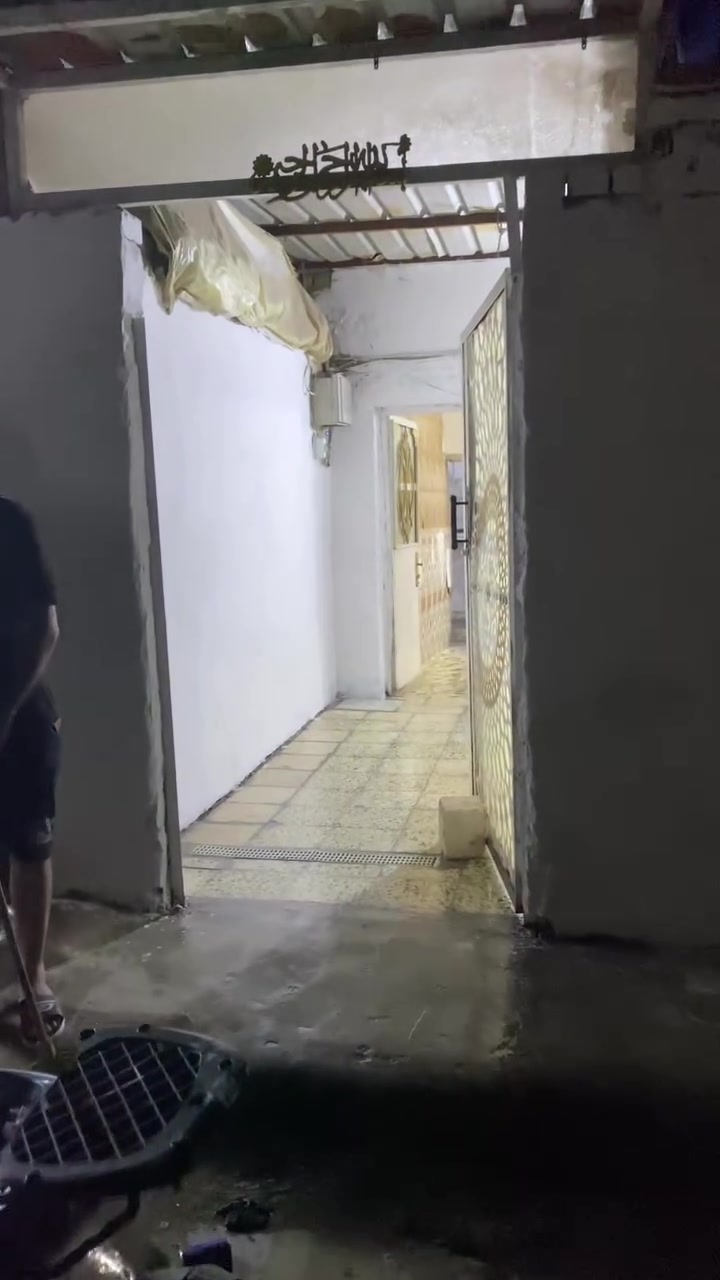 للإيجار نص قطعه بيه غرفتين وستقبال مع محل بلبيت 
تفاصيل واضحه بالفديو مكانه قطاع ٢٦
سعره ٣٥٠ 
***********
***********
