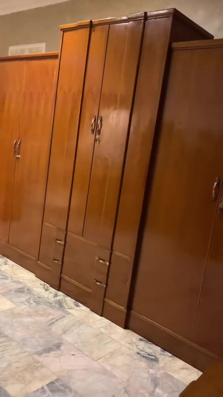 من رخصت مدير محترم عندي غرفه نوم سته بيبان ملحق الغرفه الله شاهد فصلته فصال عل ايدي خشب كله 5 ملم ثكيله جدا حطاطه من دك عل خشب دك عل حديد الغرفه حيل ثكيله حتى نقوش جربايه وميز مرايه صاج يدوي تخت جربايه صاج بلوك ثكيل الغرفه نضافتهه 100‎%‎ استعمال سنتين الغرفه بعده جديده ترهم مال زواج السبب البيع انتقال الى مكان اخر السعر 700 نهايته غير قابل للتفاوض رقم هاتف *********** بغداد مكلفه بالنشر اتصلو عل رقم اذا تحبون
