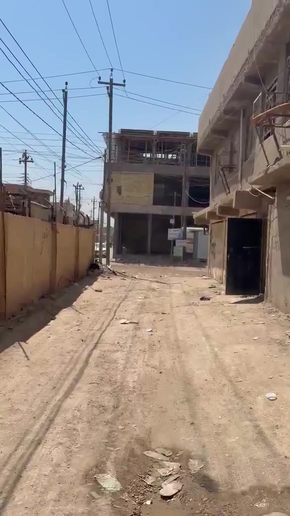 دار للبيع 

 المساحه ١٩٣ متر 

جنس العقار :طابو صرف

العنوان: حي المهندسين (شارع المهندسين)
مقابل فرع المستوصف تبعد عن شارع المهندسين (10)متر
خلف بنايه ابو مازن 

يحتوي البيت على :
غرف عدد 2 

استقبال 

صاله

مطبخ

صحيات داخليه وخارجيه

رقم الهاتف :***********
