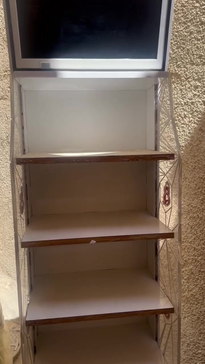السلام عليكم رفوف للبيع طول ثلاث امتار اله  عرض متر اله اربع سانتيمات.  غمج الرف ٣٠. رفوف تزكام اصلي تفصال مفصلهن  الرفوف ٨ قطع وياهن عوارض وسله.  الشراي يتصل. مكاني بغداد الحسينيه مسقط ***********
