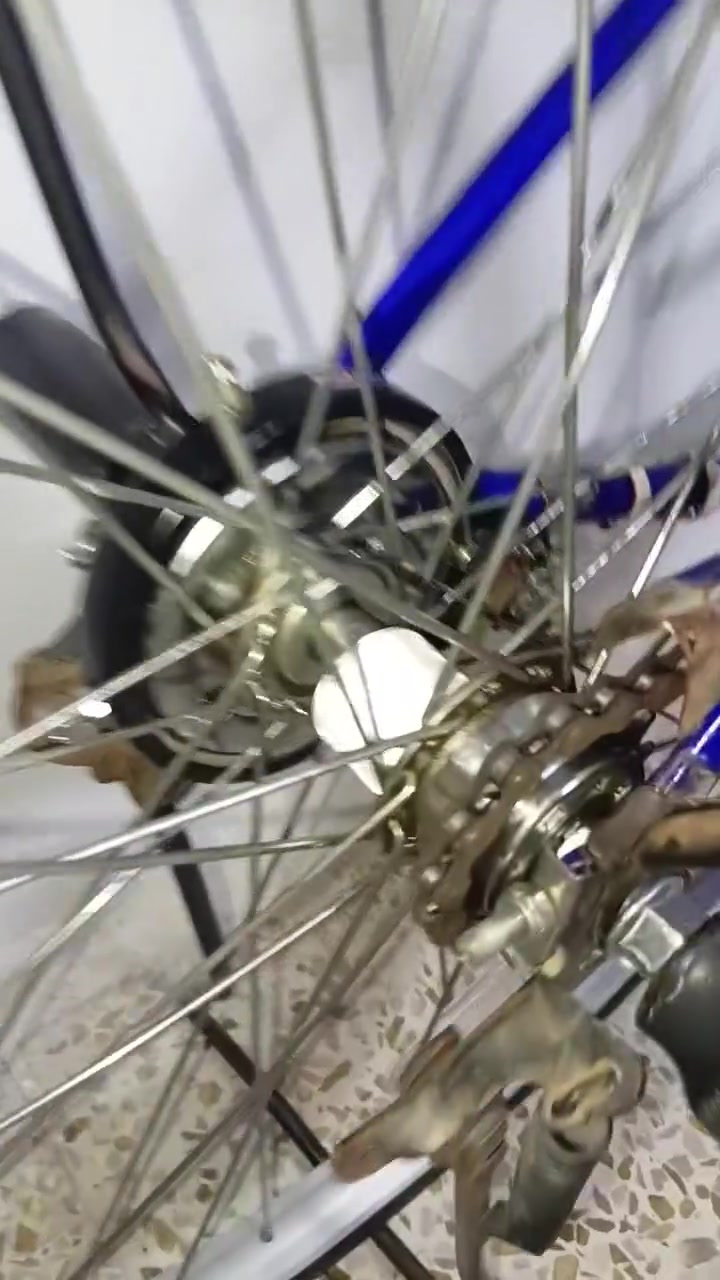 سلام عليكم باسكل للبيع شركه بيدي لون مميز مديل 2020 سعر 130 بي مجال شي قليل مكاني حي سومر رقمي ***********
