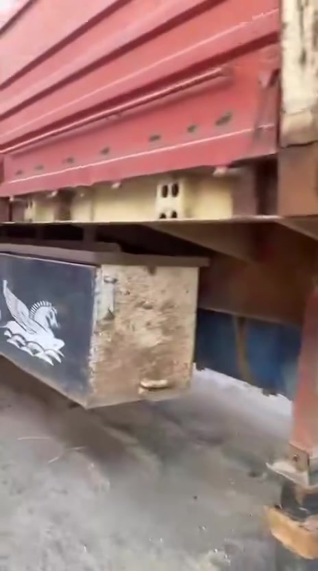 ‏سلام عليكم للبيع عربانة السعر 65 بيها مجال دانكير صييني 14ابوًحاسبه نص جنب
‪***********‬
