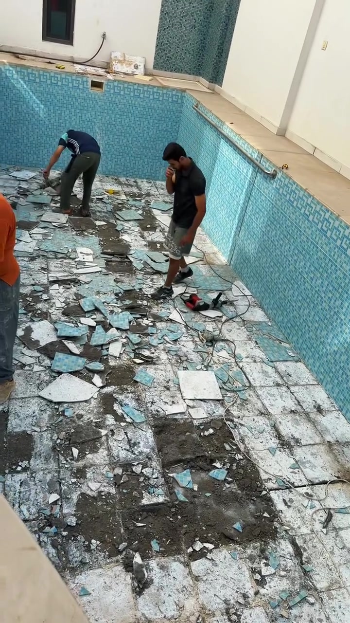 🔥 من شغل غلط… إلى مسبح بمواصفات تليق بالبرية! 🔥🏊‍♂️

إنجاز جديد لـ البرية للمسابح في مسبح داخل منزل بقياس ٣×١٠م، بعد ما كان التنفيذ السابق مليان أخطاء، قررنا نرجع العمل من الأساس ونصححه بصورة أصولية 💪

تم تفليش السيراميك القديم بالكامل، عزل المسبح، صب الأرضية من جديد، إعادة تنفيذ الأعمال بشكل صحيح، وتطبيك المسبح بسيراميك ريفي كلاس الإسباني 🇪🇸✨

💎 مو مجرد ترميم… هذا تصحيح أخطاء وإعادة بناء بجودة تليق باسم البرية.

📍 العنوان: بغداد – سريع الدورة 
📞 للاستفسار: ***********

البرية للمسابح | الجودة تبدي من الأساس. 🔥
