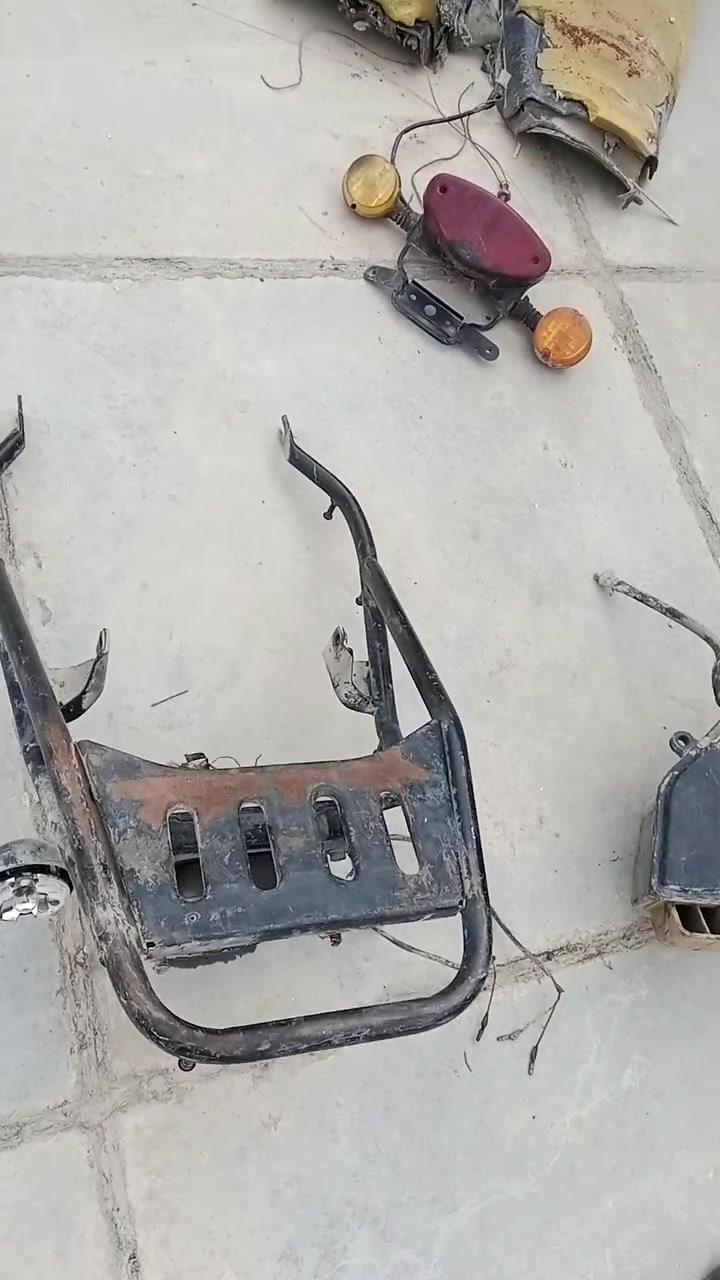 للبيع غراض بوكسر اسعار مناسبه مكان بغداد بلديات توصيل موجود جميع محافضات بس هذني لي بل فيدوه موجودات الغراض ***********
