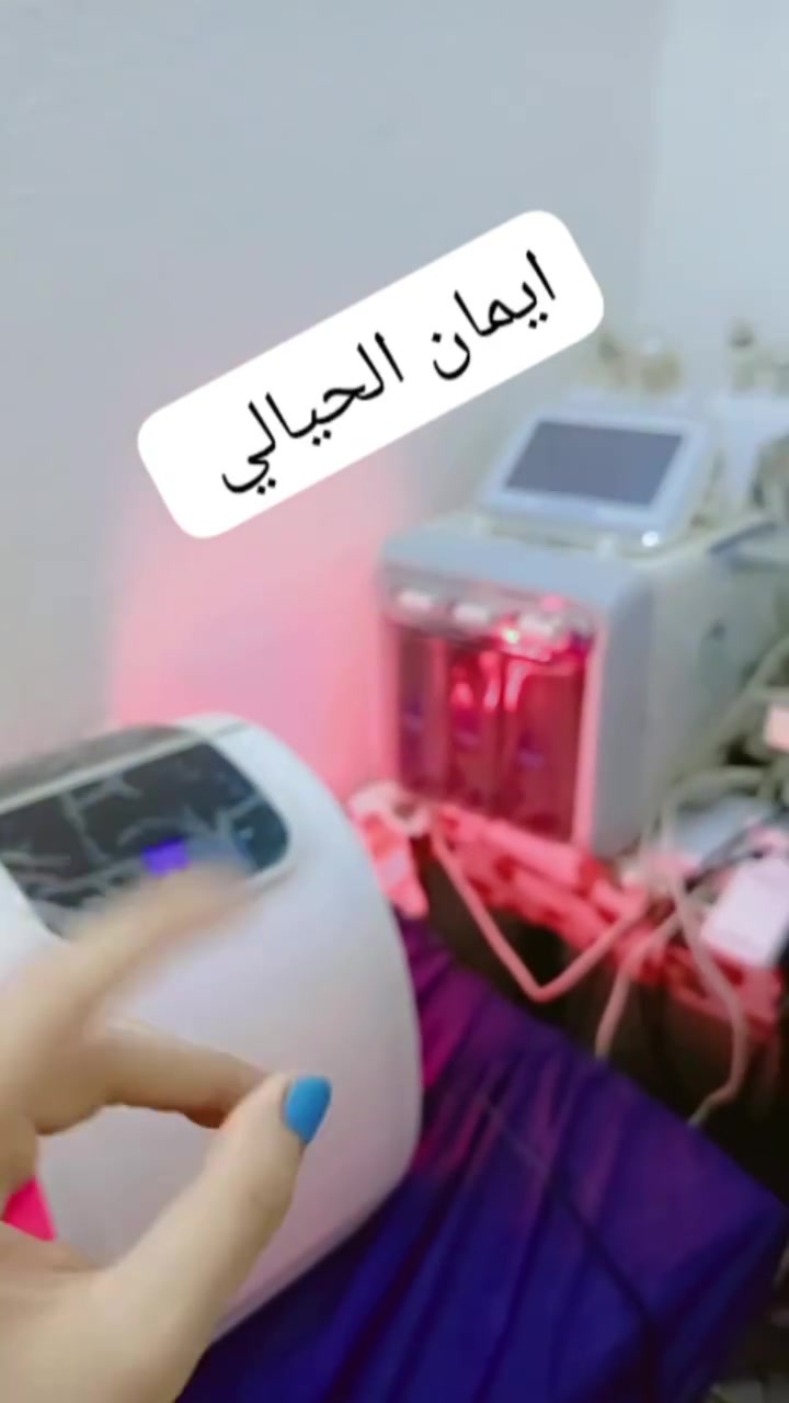 علاج ضوئي • تنظيف عميق • تحفيز الكولاجين