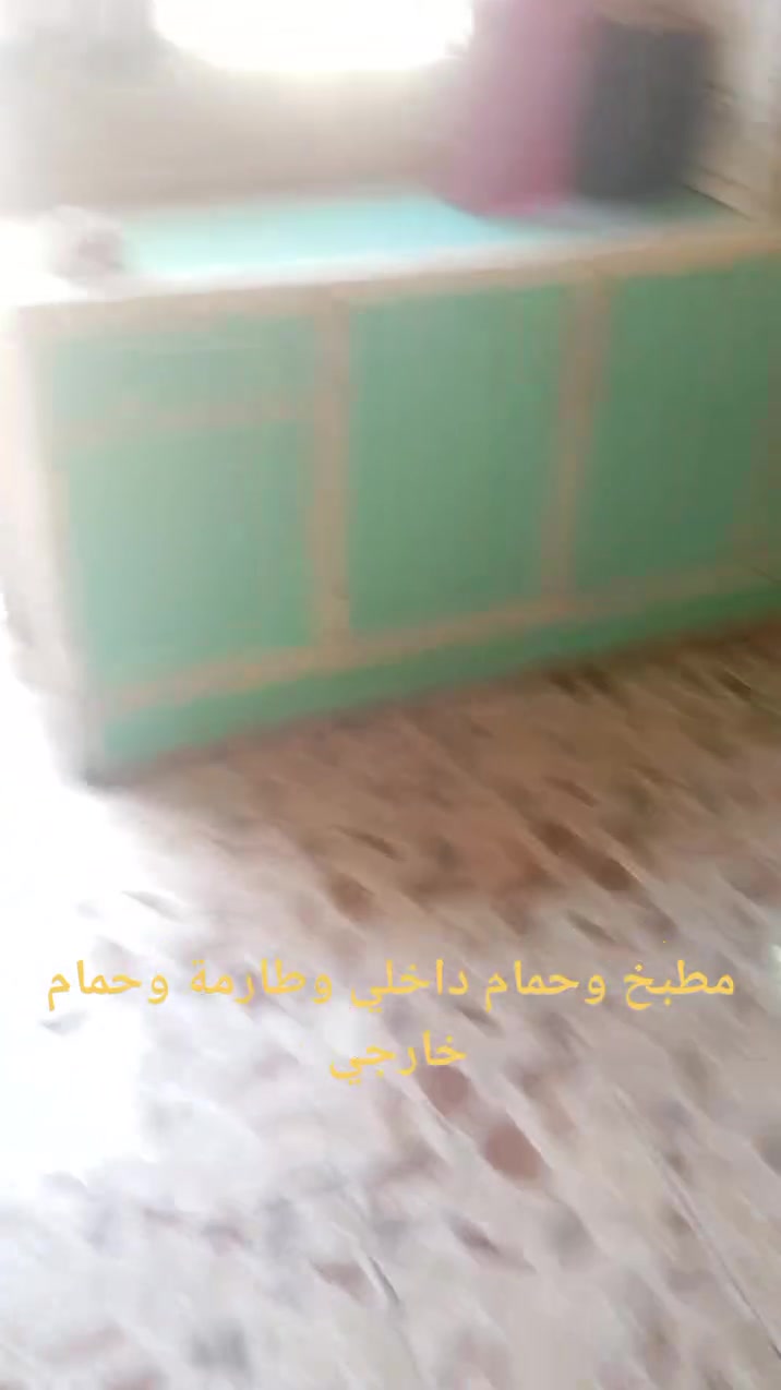 السلام عليكم 
بيت مساحته 100 م طابو زراعي سند 25 يتحول مباشرة ب اسم المشتري. في نادر الثانية كراغول شارع زين العابدين 
يتكون من طارمة كبيرة وحمام خارجي وداخلي 
ومطبخ وهول كبير وغرفة داخلية والبيت طابق واحد ووياه سخان وتانكيات مياه ثنين حجم كل واحد 500 لتر والبيت بناء طابوق 
البيت مربوط ع مشروع المجاري ومياه اسالة الجديدة ومشمول بتبليط الشارع 
فقط نقد #بدون_اقساط 
السعر 47 مليون 
للاستفسار اتصال فقط مابي واتس 
***********
او حسابي ماسنجر
