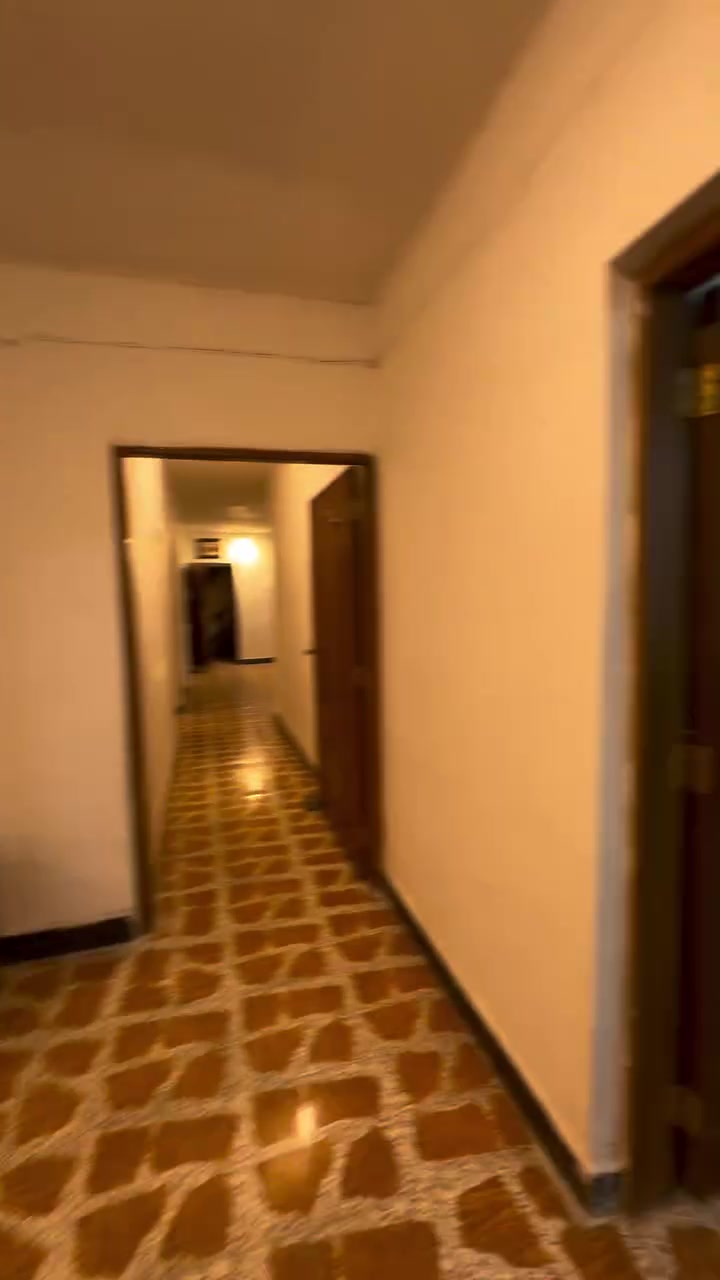 بيت تجاري • ٢١٢م • قرب شارع التجاري