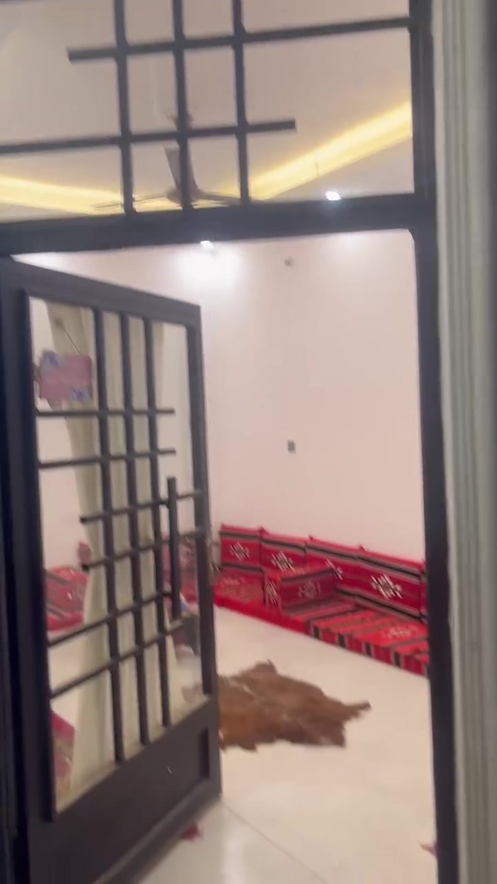 السلام عليكم
بيت البيع الديوم ال6000 مساحه البيت100م الوجه5النزال20 البيت متكون من استقبال معزول مطبخ صاله حمامات2 غرف نوم3 مناور2  شتايكر 

البيت فول جاهز السكن

***********
