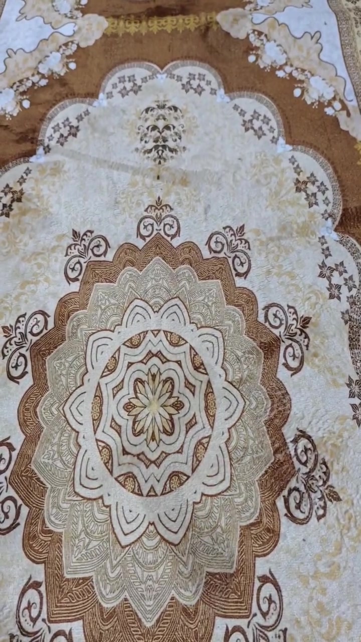 وصول بضاعه جديده
إمداد كلاودي موديل جديد
نوع ثقيل مع حاشيه شرشوبه
العرض 90×6 متر القطعتين
السعر بلاشششش فقط( 25000)
يوجد خدمه توصيل جميع محافظات العراق
