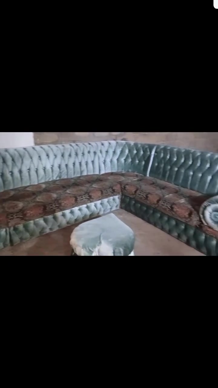سلام عليكم للبيع عندي طخم قنفات خشب جديد للتواصل واتساب ***********
