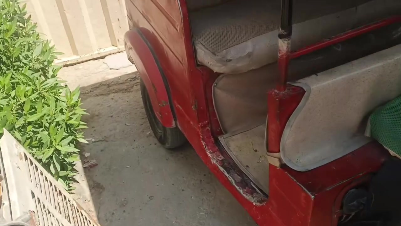 سلام عليكم تكتك لل بيع شغاله ما بيه شي محرك 21 اوراق كامله سعره 3 ونص ‏‪***********‬‏
