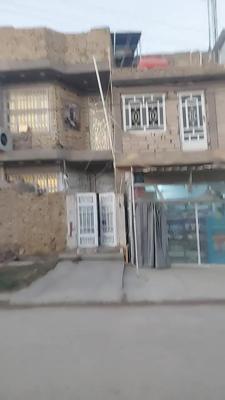 دار للبيع طابو صرف
مساحه 160متر
يحتوي على شقه
مع محلات 
يحتوي على 
اربع غرف نوم
استقبال
هول
مطبخ
حمامات 2
صحيات خارجيه 1
بناء حديث ديكورات جبسن بورد
اشراف مهندسين 
كهربائيات بوري دفن 
وايرات حراري الفنار
ماء دفن خلاطات تسكا دفن 
كامرات 
سبالت دفن يعني للسطح ومأسس
بناء 2020 درجه اولى 
قرب مدرسة النصر 
قرب الجنسيه ومدرسة البهاء المتوسطه 
تبليط كافة الخدمات 
مع الاثاث او بدون اثاث 
(((دار نبيل ابو الانشائيه))) 

***********
واتساب 
***********
