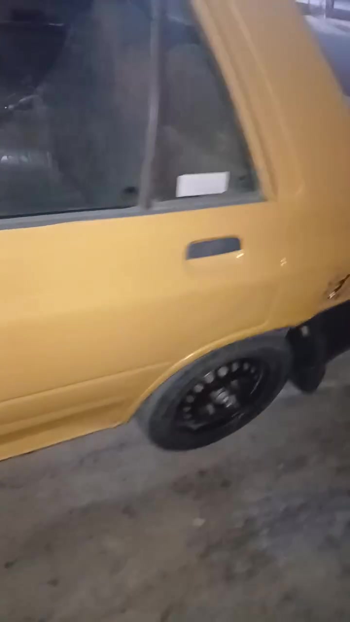 السلام عليكم سايبه ١٥ كفاله عامه من كولشي عذا شاصي واحد مفطور وشتريلهة شاصي مصفره هيئه وغرامات رقم انكليزي بسمي تريد وكاله تريد تحويل السعر ٣٥ ورقه وبيها مجال لانه السياره متعوب عليهة رقم الهاتف ***********

