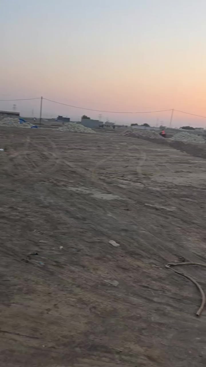 يالله السلام عليكم للبيع ٤دوانم خط الثالث يم ماء كهرباء النهروان بشارع مطعم تموعه رقمي ***********
