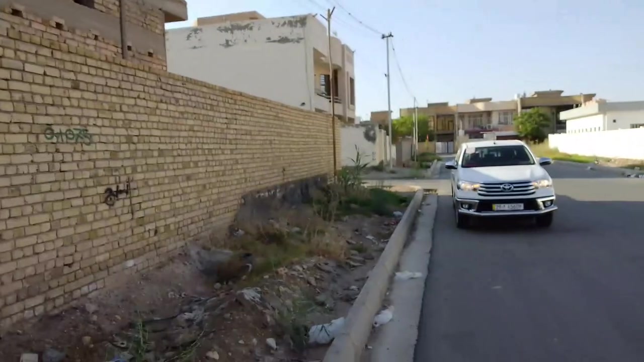 الدار للبيع هيكل مسقف طابق و نص قيد الانشاء
الكوت حي الجامعه الاولى خلف الاقسام الداخليه 
قرب المدرسة الصينية // خدمات كامله 
المساحه 300 ركن واجهه 25 نزال 12// شارع 20 
للاستفسار الاتصال على الرقم ***********
أو واتساب او ماسنجر
