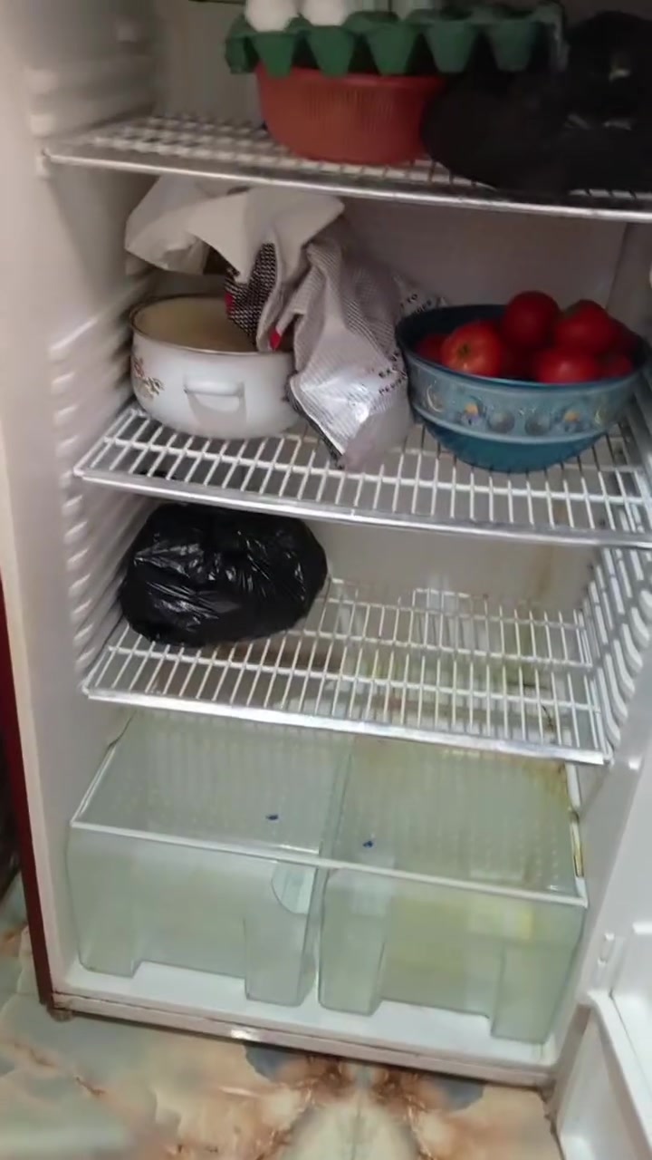 ثلاجة للبيع حجم كبير نظيفه 95
***********

