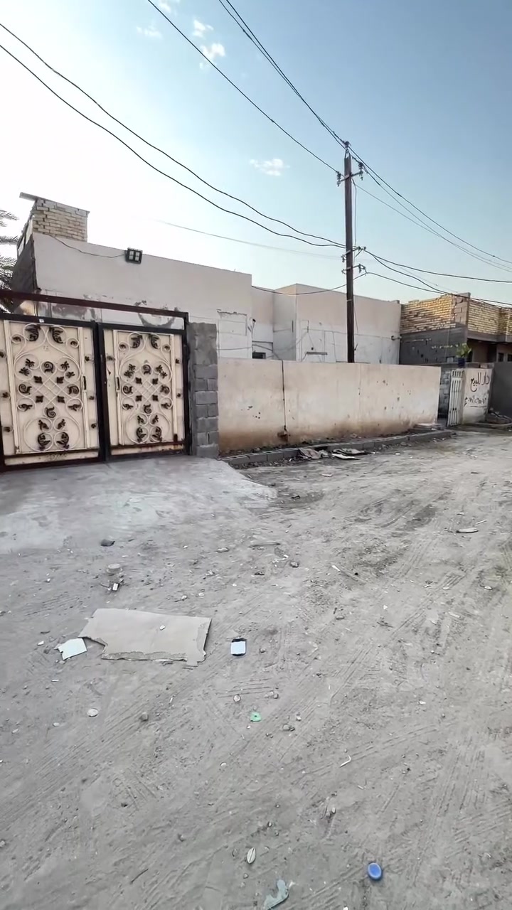 بيت في مجمع فدك المشتل تجاوز قرار تمليك مساحة 200متر بناء جاهز خدمات كامله يحتو قرفه وستقبال وخدمات وبي مساحه خير وبركه فوك وجوه السعر 48 الاتصال 
‭***********
