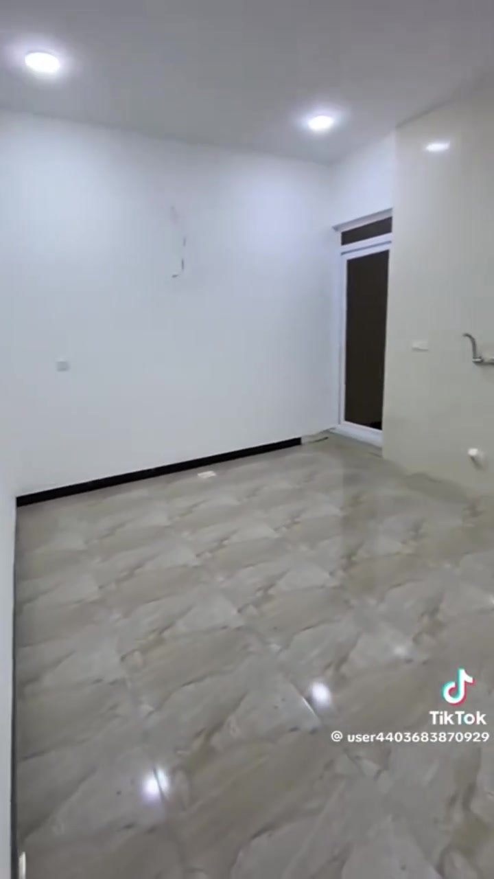 سلام عليكم
شقة الإيجار طابق 1 فوق الأرضي 
غرفة نوم وصاله ومطبخ مشترك وحمام متوفر كافه الخدمات 
حي جهاد الرفاق شارع قاطع النجدة 
***********
