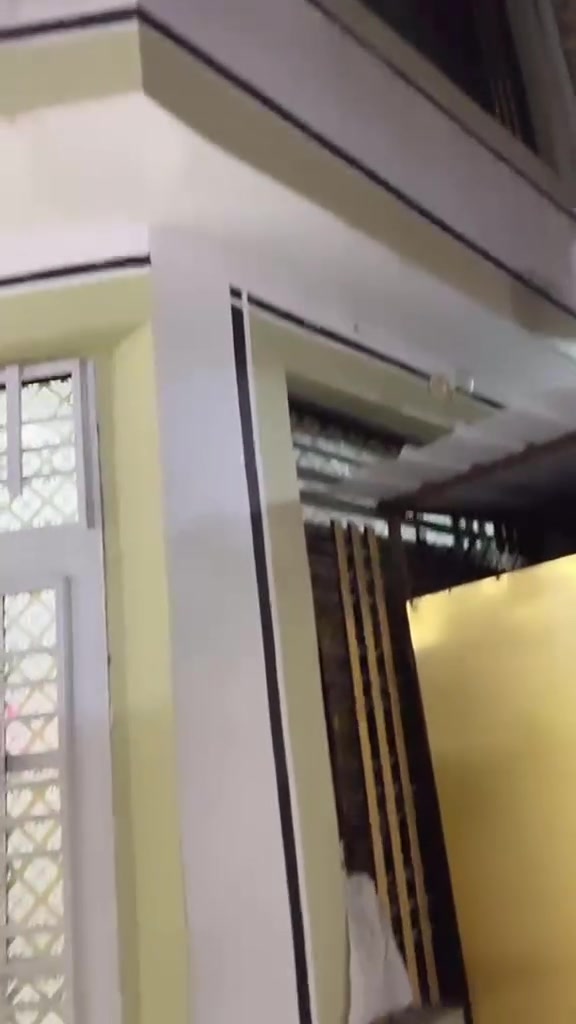 حي العسكري مدارس خلف تجاري مساحته ١٠٥ متر بناء ٢٠٢٢ طابقين الطابق الاول طارمه وتواليت ومخزن غساله خارجي واستقبال وصاله مفتوحه ع طابق الثاني ومطبخ وغرفه وتواليت وحمام وطابق الثاني غرفتين نضام سويت ومخزن يصلح غرفه الاستفسار أكثر ***********
