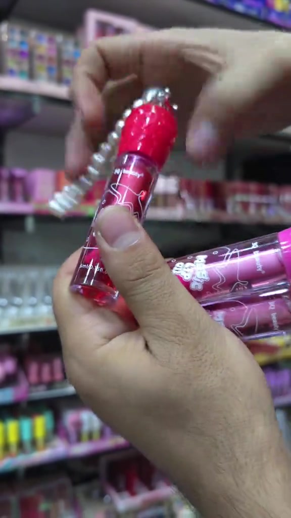 كلوس شفة بالف ونص عطر ولون حلو #اكسبلوررررر #كوزمتك #مكياج #الشعله_الصدرين 
