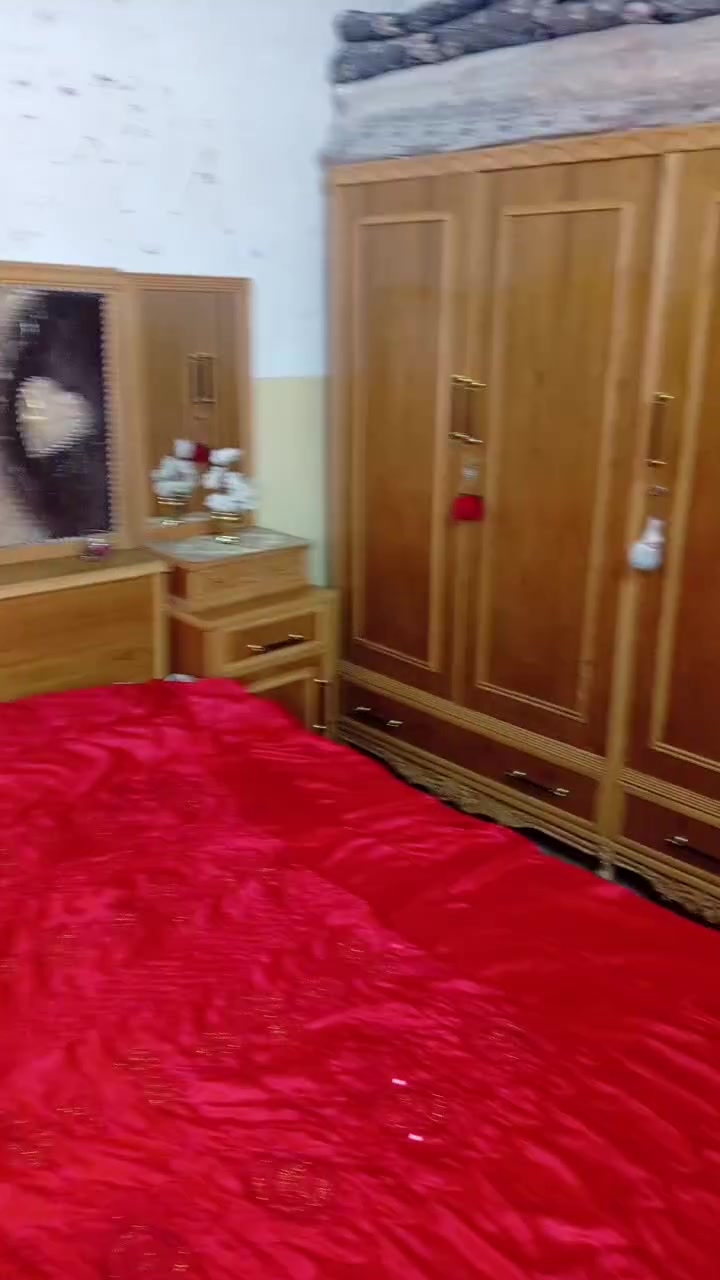 غرفه مستعمله 9 اشهر مشتريها ب مليون ونص رايدها ب 900 للتواصل ***********
