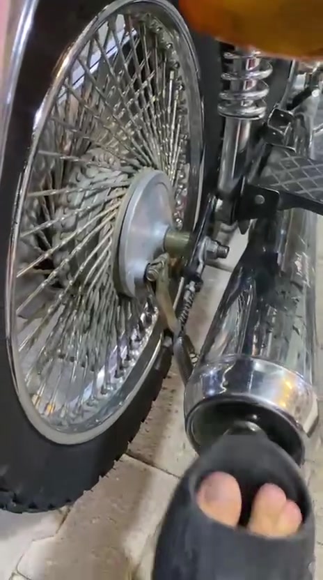 سلام عليكم
نابي برو لبيع نضافه كدام لعين مكينه نضيفه مبدل بيها ولفات فقط سعر دراجه 475 بيها مجال شراي اتصل ع ***********

