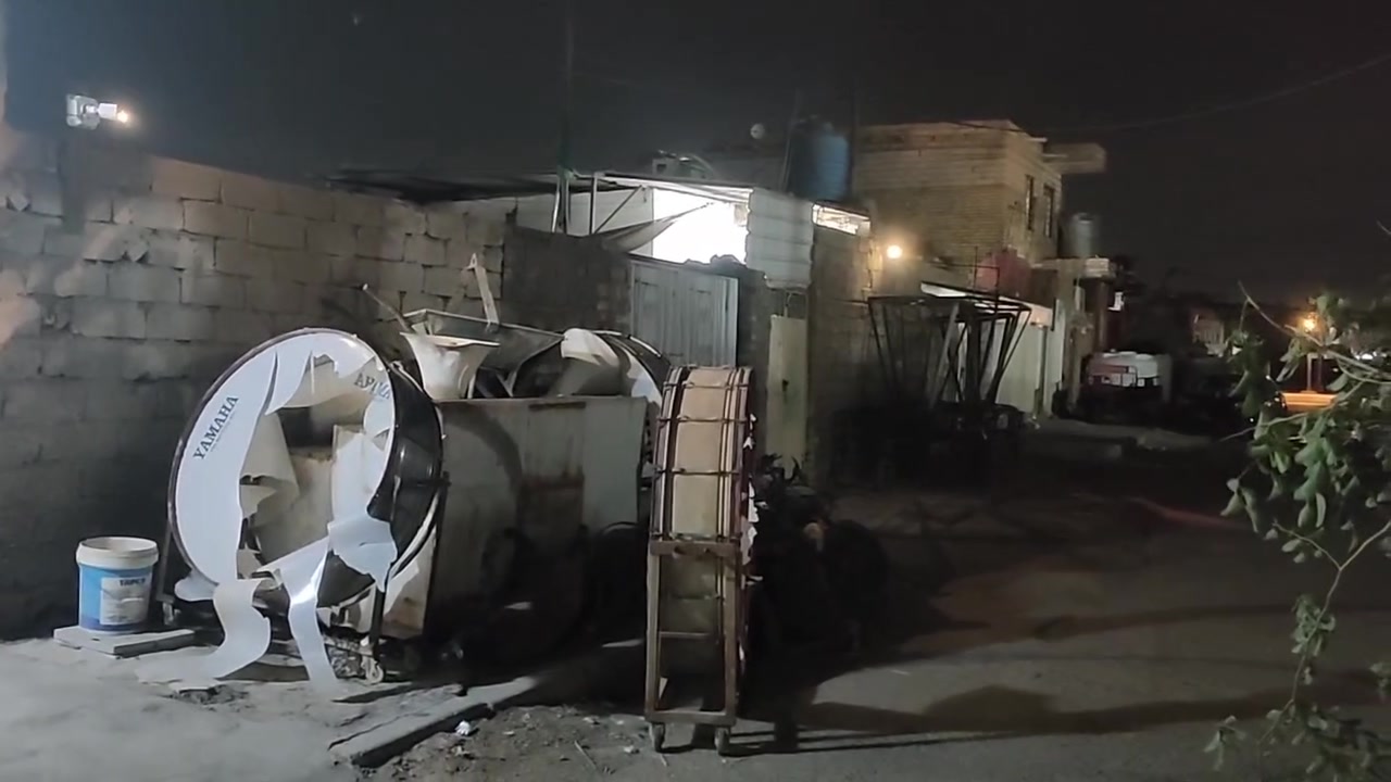 هاي غراض الموكب الزايدة 
الموكب جاهز موجود بالمحمودية 
صاحب الموكب يكول كلة بيعة 
بعد ما اكدر اكمل 

منو يريده يتصل بية 
***********

الفلوس هم راح تروح الواحد عنده مجلس للحسين .ع. 

والله شاهد بالقران الموكب مو مالتي
