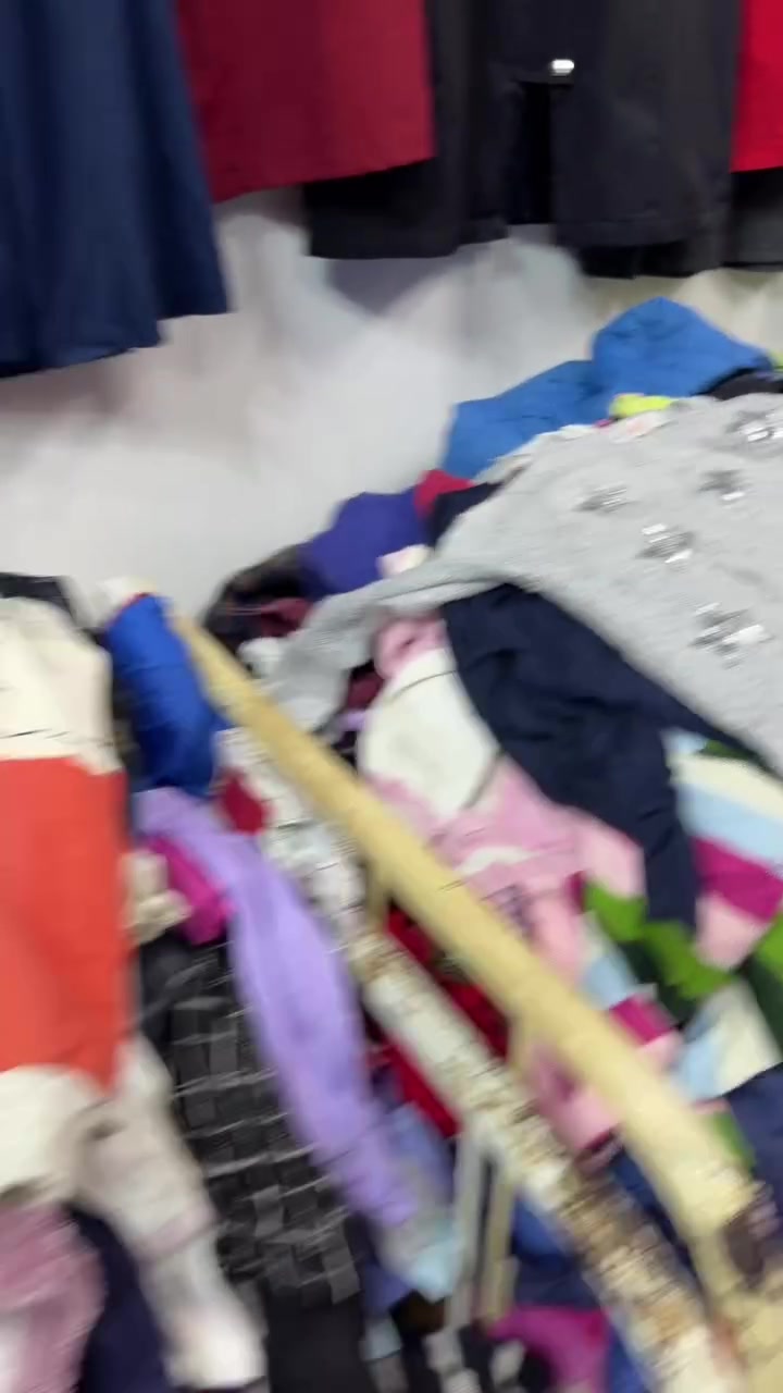 ملابس • بدون تفاصيل