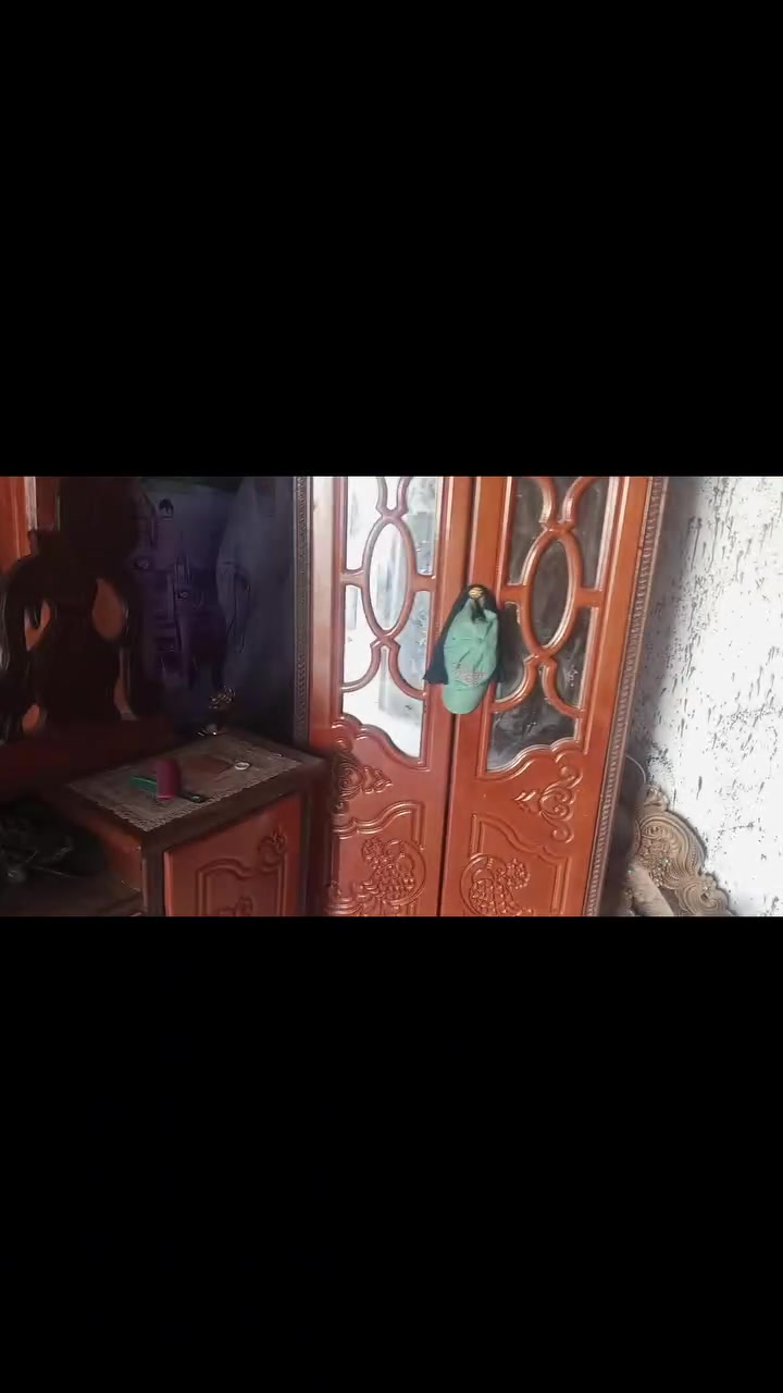 غرفه للبيع ونضيفه وحلوه وكامله وفول ومابيه اي كسر  وعلي وسعر 500 وهذه رقمي *********** بس وتساب وتوجد وبل خدمه أنه
