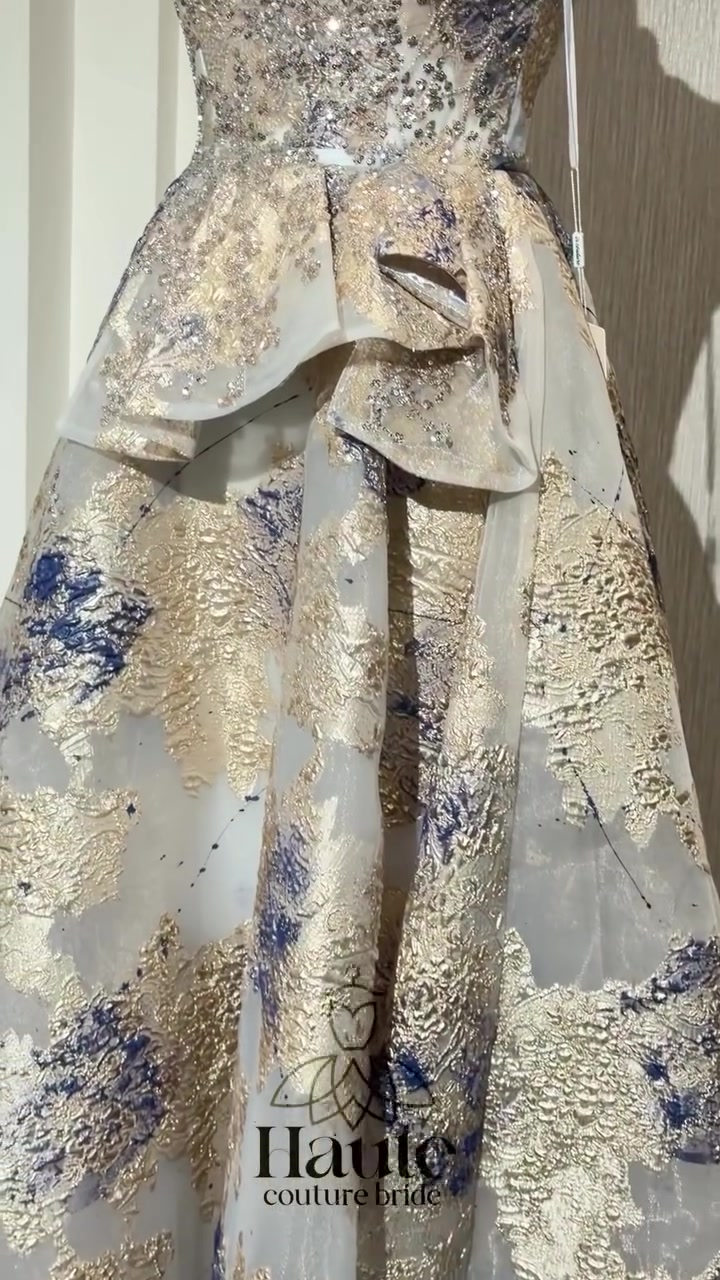 #فستانك الفخم يمنا
#هوت_كوتور 
'
'
'
#عروس #اكسبلور_فولو 
#خليجي

نص مكتوب في الصور:
- Haute
- couture bride
