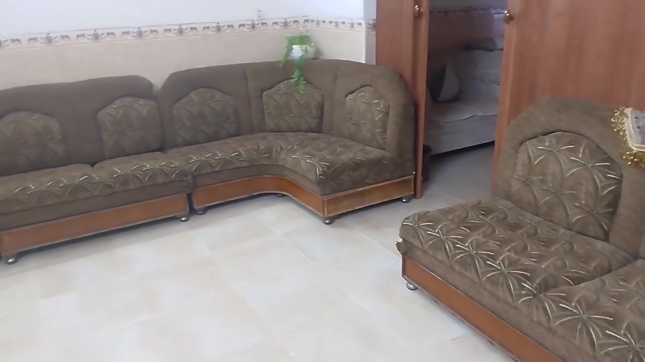 ديوان طول9 امتا عرض 80 سم 200 وبي مجال وعارضه تحفيات السعر 60 وبيها مجال للاستفسار تلفون ***********
