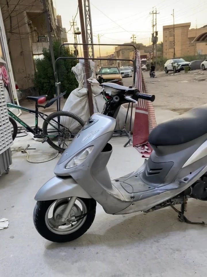 سلام عليكم للبيع دراجه ماكس منغولي جديده وحلوه مال جناي مصعدله مكينه مال حاويه واجت بيه ميزه وتقفل الستيرن يقفل ويه الستان الي بنص كلشي شغال بيه نقصه راس مال لايت فقط المكان كربلاء حي العباس***********السعر 650
