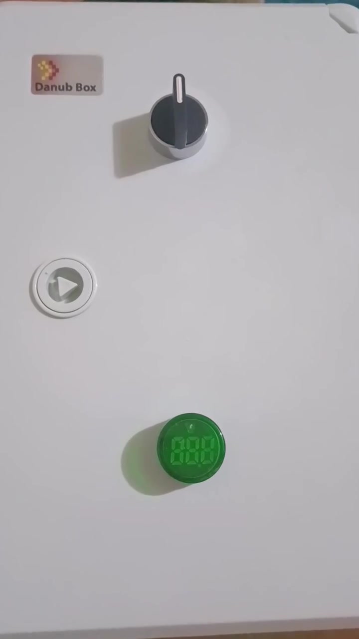 ⚡🔧 حل هندسي ذكي لمضخات أحواض الأسماك 🐟💧

أحد الإخوة لديه بحيرة أسماك ويحتاج إلى تشغيل مضخة الماء ⏱️💦 في أوقات محددة، وإطفائها في أوقات أخرى، بدون الحاجة إلى تدخل شخص بشكل مستمر.

لذلك صممت له Control Board تحتوي على Smart Digital Timer بذاكرة، بحيث يمكن تحديد أوقات التشغيل والإطفاء مسبقاً، والمنظومة تقوم بالعمل Automatically حسب الجدول المحدد. ⚙️⏰

وأضفت ميزة مهمة أيضاً 💡
إذا أراد صاحب البحيرة تشغيل المضخة بشكل مباشر، حتى لو كان الوقت خارج فترة عمل الـ Timer، يستطيع تشغيلها Manual / Direct ON بكل سهولة، دون إلغاء أو تغيير البرمجة المخزنة.

وهذه الفكرة ليست للمضخات فقط...
أي شخص لديه Pump – Motor – Lighting – Fan – Irrigation System أو أي جهاز كهربائي ويريد تشغيله وإطفاءه في أوقات محددة Automatically وبدون تدخل مستمر، نحن موجودون لتصميم الحل المناسب حسب الحاجة. 🔧⚡

📲 للتواصل والاستفسار: المهندس حسين الزبيدي 

⚙️ Always with you for Smart Engineering Solutions

🔌 حلول هندسية مصممة حسب الحاجة

...
