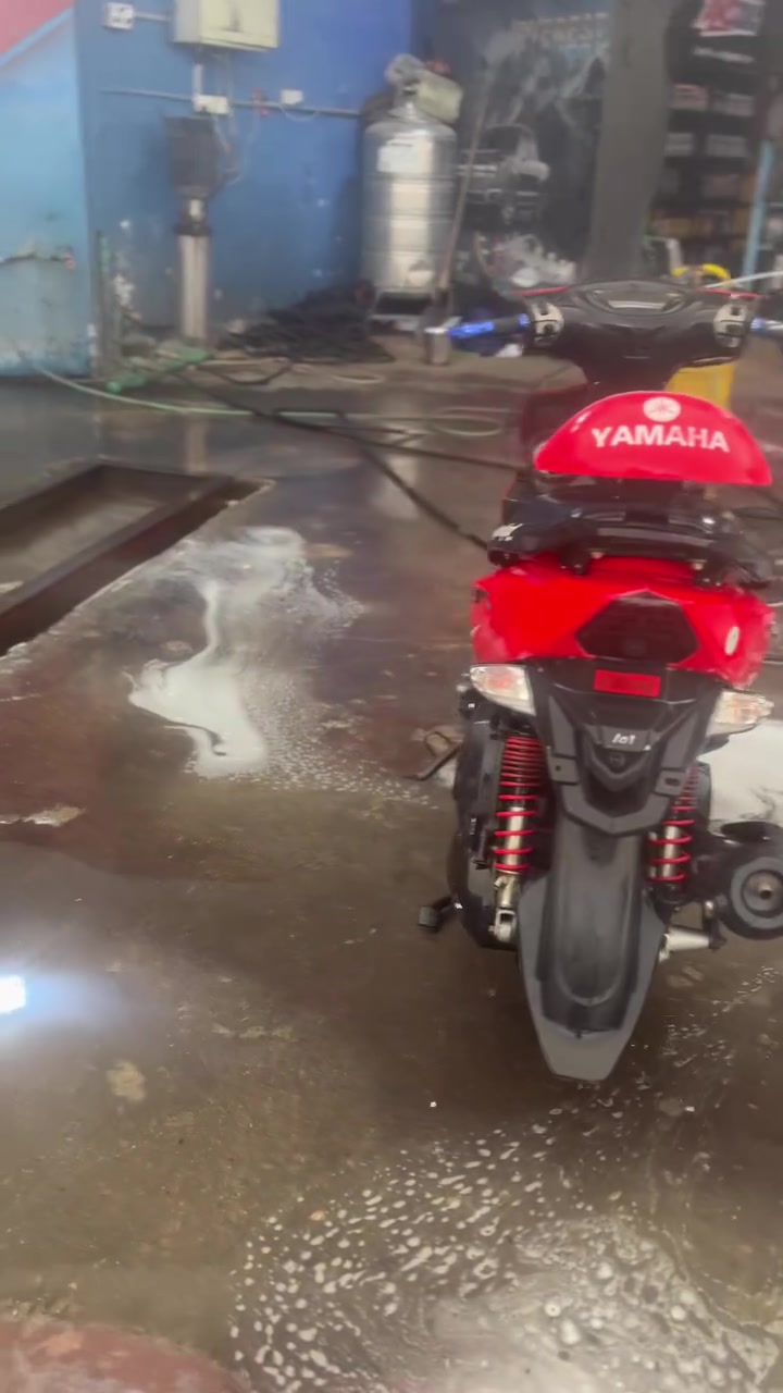 السلام عليكم
دراجه GTR 🏍️ 

لون. 🔴 

الدراجه مكفوله كفاله عامه 

فقط الكفر الامامي مكسور 

الدراجه شلعه ومعدل 

صارلها اربعه اشهر من نزلتها رمبه 

العنوان 📍 بغداد البلديات 

السعر 💵 1.100 وبيها مجال بسيط 

الهاتف: 📱 *********** فقط واتساب
